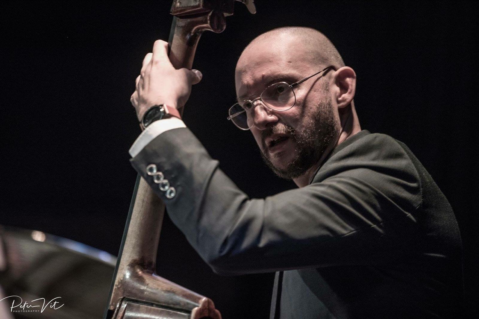 Barak Mori portrait with double bass - Photo by Peter Vit